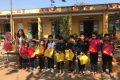 Hình ảnh tặng qùa tết học sinh có hoàn cảnh khó khăn